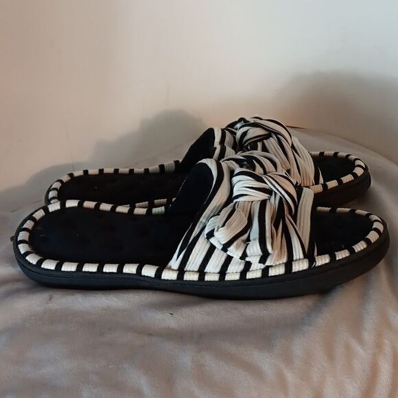 Ultraideas Black & White Slide Slippers - Picture 5 of 6